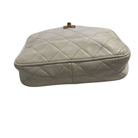 Chanel beige quilted gold tone leather crossbody bag - Picture 13 of 16